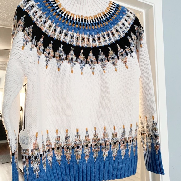 Beautiful sweater - Picture 2 of 8